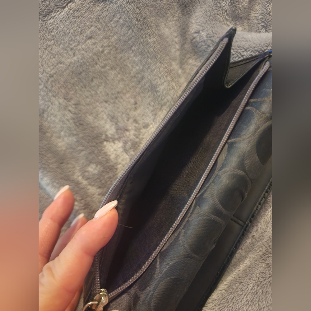 Coach Signature Wallet - Picture 5 of 8